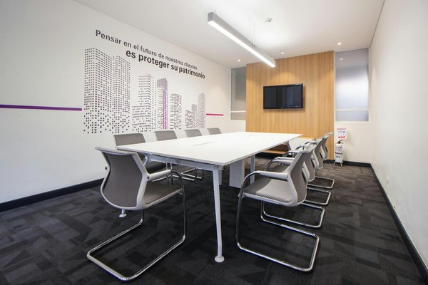 Exploration des Enjeux Juridiques liés à l"Intégration de la Réalité Virtuelle dans l"Éducation